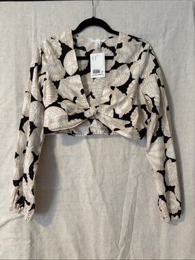 H&M Black and Beige Knot-Front Long Sleeve Cropped Top